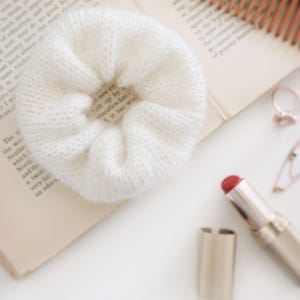 Knit Scrunchie Pattern, Easy Knitting Pattern Stretchy Hair Tie, Women's Fashion Accessory, Modern Hair Scrunchie with Video Tutorials