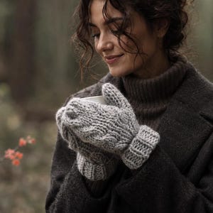 Patrón de tejido para mitones con trenzas, patrón de mitones de punto grueso, patrón fácil de mitones con trenzas para otoño e invierno, guantes de punto para principiantes, videos