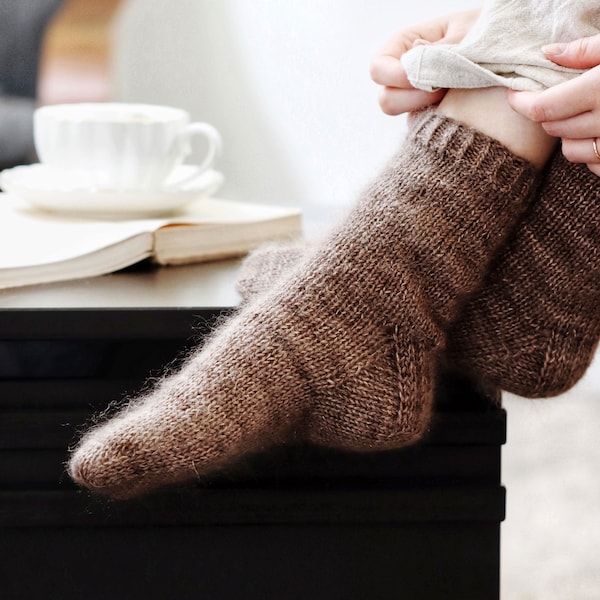 KNITTING PATTERN ⨯ Cozy Socks Knitting Pattern, Beginner Socks Knit Pattern ⨯ Women Knit Socks Pattern, Cozy Warm Socks Knitting Pattern