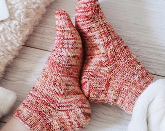 Womens Ankle Socks Knitting Pattern, Easy Socks Knit Pattern, Top-Down Shortie Socks for Beginners with Video Tutorials