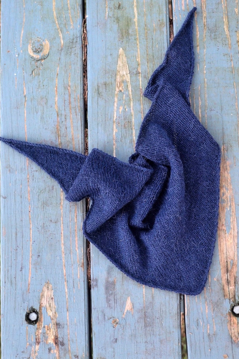 A blue knit triangle bandana scarf knitting pattern by Darling Jadore. a petite scarf knitting pattern. A triangle bandana skinny scarf knitting pattern.