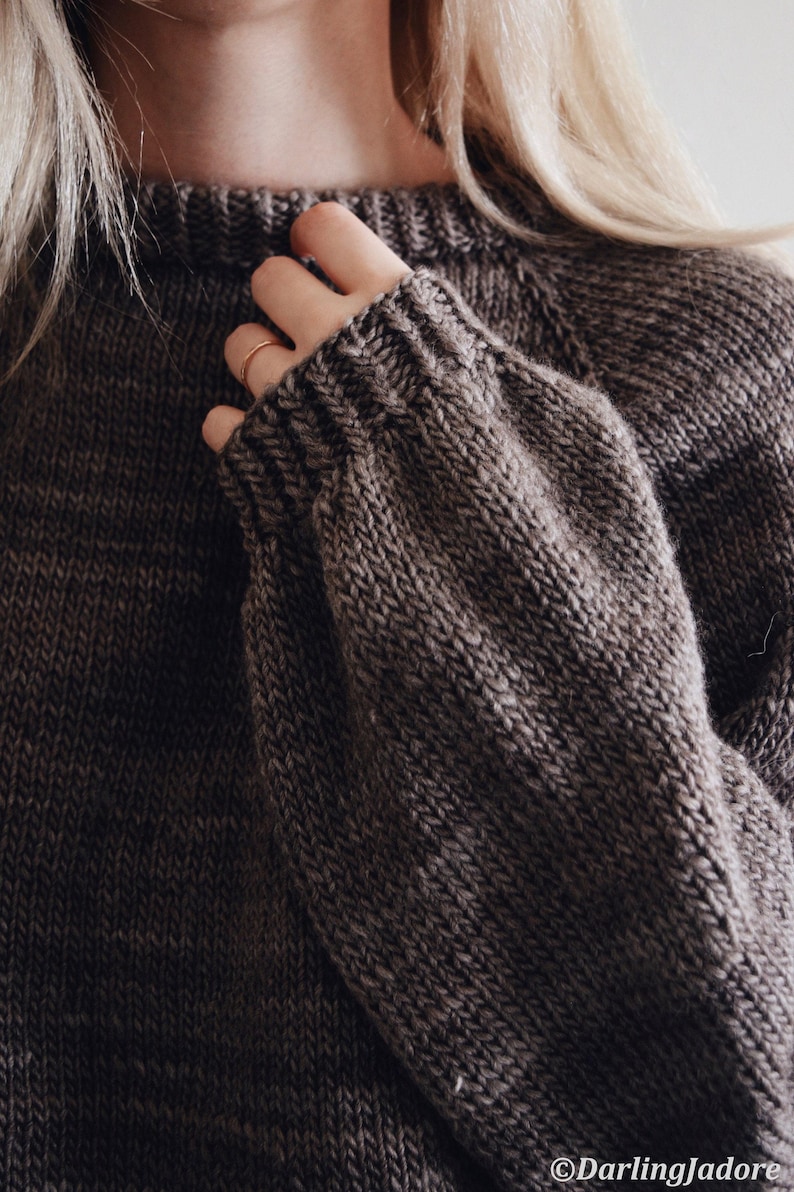Beginner sweater knitting pattern, top-down raglan pullover PDF for women, oversized fit Beginner sweater knitting pattern, oversized top-down raglan pullover in worsted weight yarn, women's seamless crewneck knit jumper. ribbon tie knit sweater pattern. oversize raglan jumper pattern for women