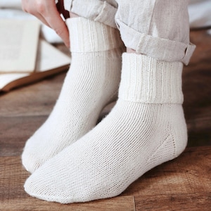 Classic Fold-Over Ankle Socks Knitting Pattern, Easy Knit Socks Pattern, Womens Top-Down Classic Socks Knitting Pattern with Video Tutorials