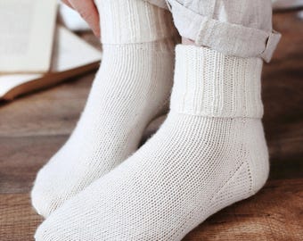 Basic Fold-Over Ankle Socks Knitting Pattern, Easy Knit Socks Pattern, Womens Top-Down Classic Socks Knitting Pattern with Video Tutorials