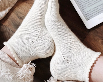 Ruffle Socks Knitting Pattern, Women Top-Down Knit Socks Pattern ⨯ Easy Knit Fingering Yarn Socks Women, Crew Socks with Video Tutorials