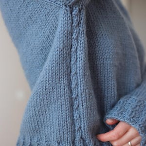 Cable knit sweater pattern, easy raglan sweater knitting pattern. women top down seamless raglan sweater with cables. oversize knit sweater pattern for women. beginner turtleneck pullover sweater knit pattern. high neck jumper knit pattern mock neck. Cable knit sweater pattern, oversized mock turtleneck raglan pullover top-down seamless PDF