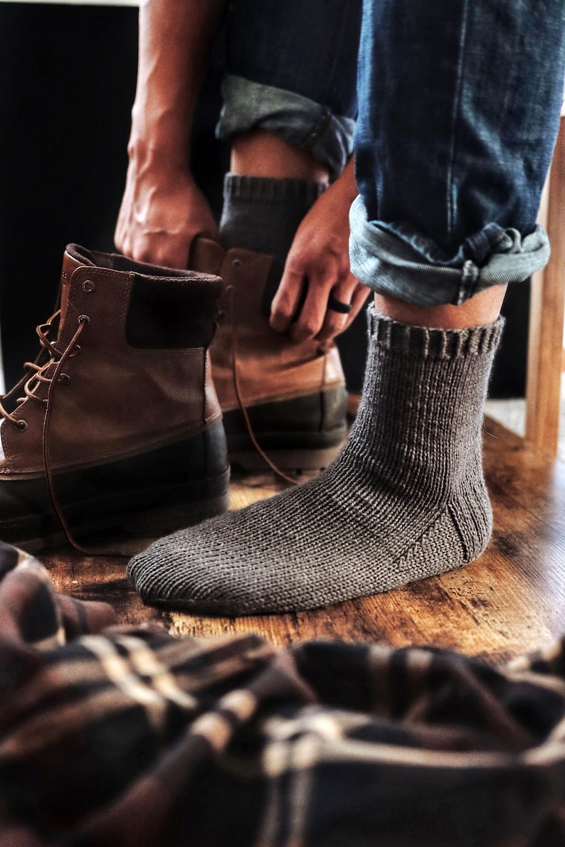 Mens socks knitting pattern, easy knit mens socks, top down socks knitting pattern. Crew socks knit pattern, knit man socks pattern. Classic men's socks knitting pattern, easy ribbed knit socks in worsted weight yarn, beginner men's boot socks PDF instant download