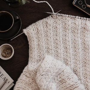 easy scarf knitting pattern, chunky knit scarf pattern. Warm wrap scarf knitting pattern, oversized women's knit scarf in worsted weight yarn, easy beginner cozy knit wrap PDF instant download. women knit scarf pattern, easy knitting pattern. rectangle scarf knit pattern. chunky heart scarf knit pattern