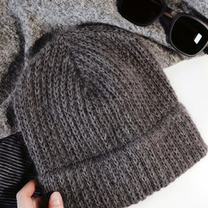 Men's beanie knitting pattern, easy classic ribbed knit hat in worsted weight yarn, beginner men's winter beanie PDF instant download