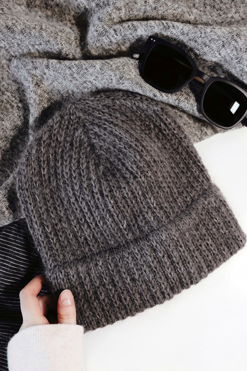 Men's beanie knitting pattern, easy classic ribbed knit hat in worsted weight yarn, beginner men's winter beanie PDF instant download