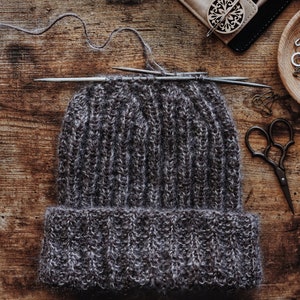 A beanie in the process of being knitted. This easy knitting pattern is designed for men.