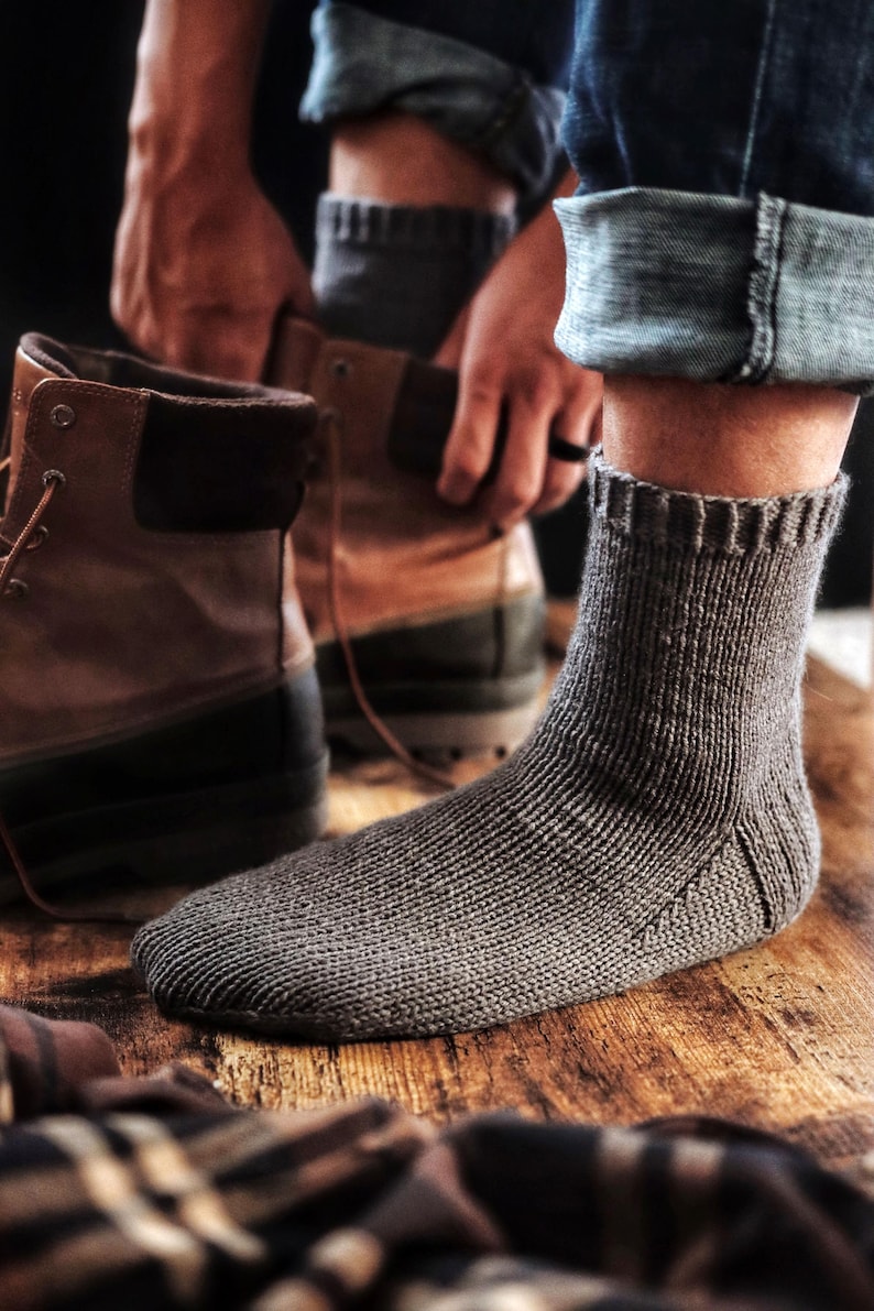Mens socks knitting pattern, easy knit mens socks, top down socks knitting pattern. Crew socks knit pattern, knit man socks pattern. Classic men's socks knitting pattern, easy ribbed knit socks in worsted weight yarn, beginner men's boot socks PDF instant download