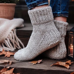 Easy Worsted Socks Knitting Pattern, Double-Knit Crew Socks, Easy Ankle Socks, Women Knit Socks Top-Down Thick Winter Boot Socks with Videos