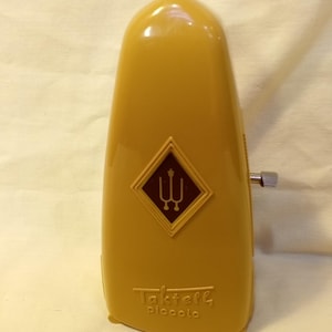 Fully Serviced Wittner Taktell Piccolo Metronome in Bisque Plastic Case, German made, Working, In-Beat, Runs, accurate,  less than 1% error