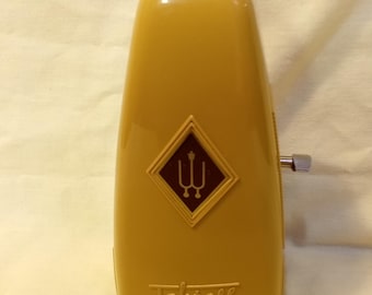 Fully Serviced Wittner Taktell Piccolo Metronome in Bisque Plastic Case, German made, Working, In-Beat, Runs, accurate,  less than 1% error