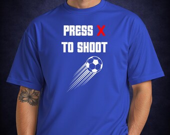 サッカーゲームでXボタンを押してシュート！Tシャツ｜ビデオゲームコントローラー スポーツTシャツ