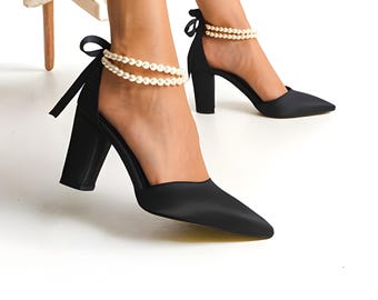 Schwarze Satin Blockabsatz Brautschuhe, Perle Knöchel Riemen Hochzeit Heels, Spitzschuh Braut Pumps