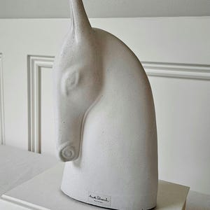 Minimalist White Horse Head Sculpture – Modern Ceramic Decor