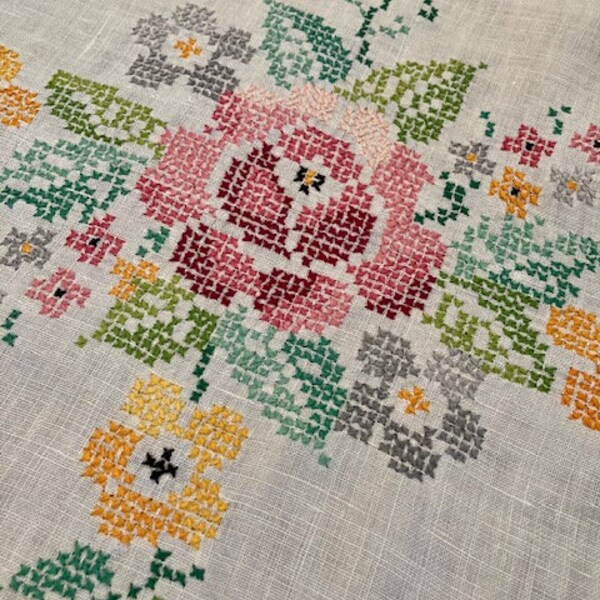 Vintage Cross Stitched Tablecloth // Cross Stitched Rectangle Tablecloth // 50s Tablecloth // Floral Tablecloth