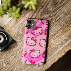 Slim telefoonhoesje met kawaii kattenpatroon | Roze retro glitch Hello Kitty-stijl afbeelding 4