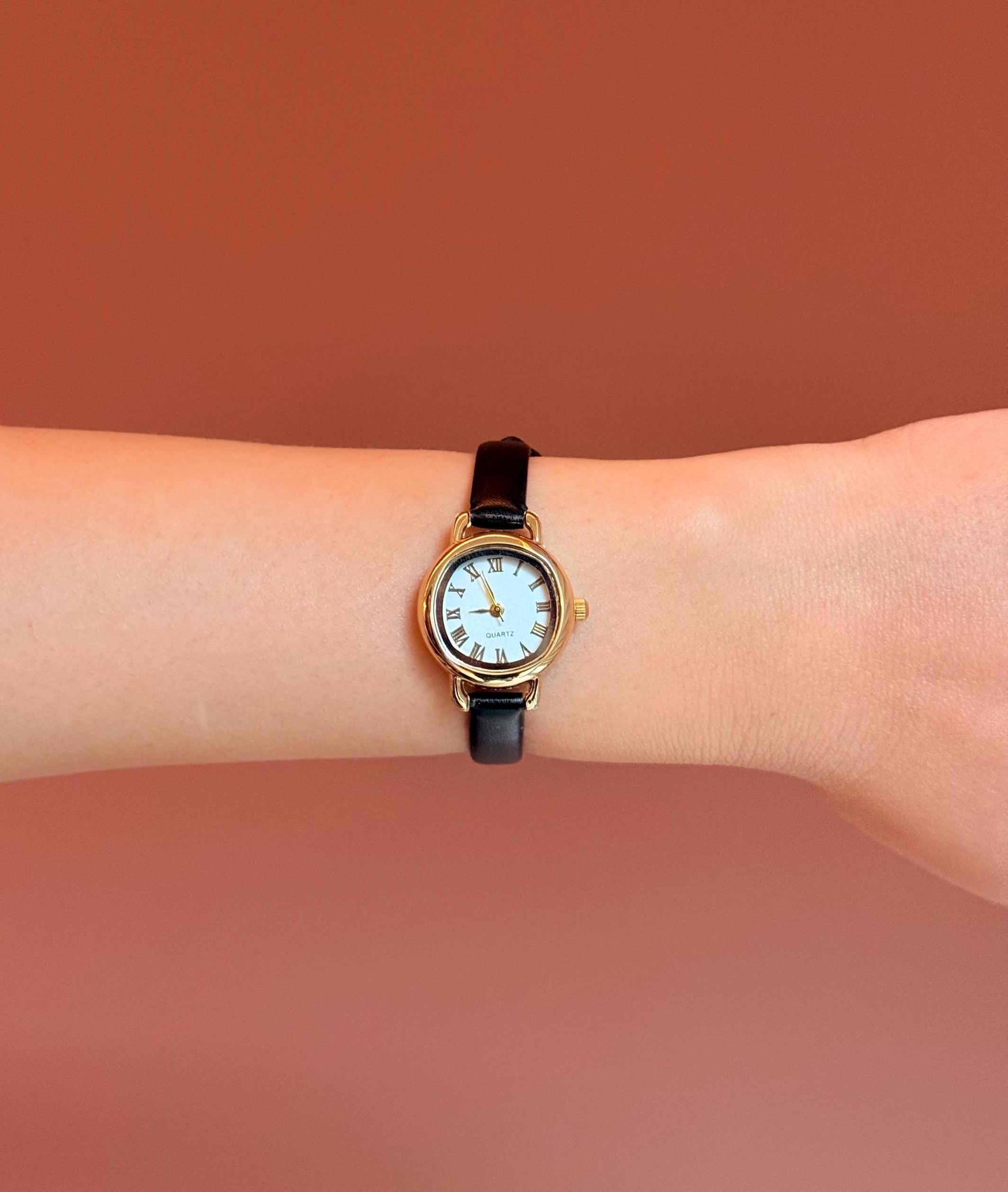 Vintage Inspired Dainty Elegant Women\'s Brown Leather Strap Gold Heart Watch Vintage Gold Watch for Women – Brown Faux Leather Strap  main image 3