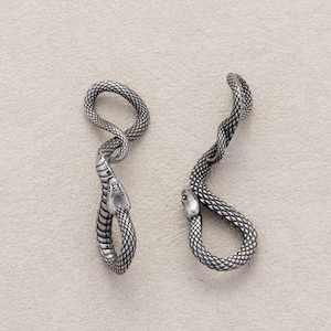 Promoción de lanzamiento: Colgante de serpiente de acero inoxidable texturizado / Se vende por unidad