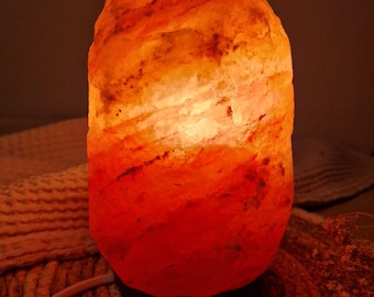 Salzkristall Lampe auf Holzsockel Nr. 2