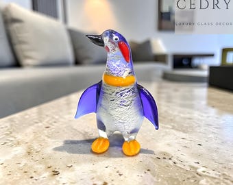 K9 Crystal Glass Penguin Figurine, Winter Wildlife Ornamental Decor (3cm x 7cm)