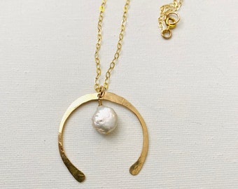 Dew Drop Halskette, Perlenkette, Perlenanhänger, Feehwater Perle, gold gefüllte Perlenkette, Geschenk für sie