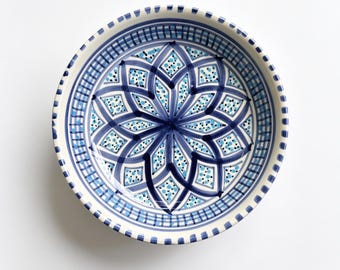 Piatto in ceramica tunisina da 20 cm con decorazione a stella blu Zellige dipinta a mano, lavabile in lavastoviglie, ideale per la pasta.