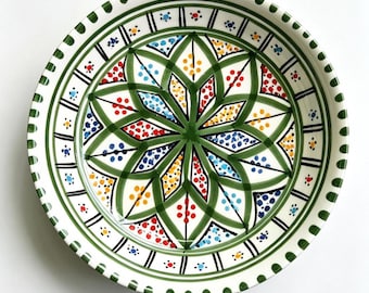 Piatto in ceramica tunisina dipinto a mano, 20 cm, verde oliva con decorazione a boschetto, stoviglie in stile costiero per tapas e servizio, regalo mediterraneo