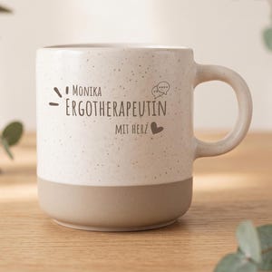 Tazza in gres personalizzata per terapista occupazionale con nome