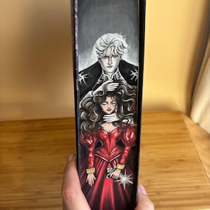 Bordes de libros pintados a mano con personajes, estilo "alquimizado", hechos por encargo*. Regalo de fantasía estilo academia oscura.