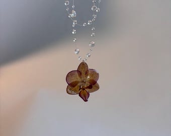 Halskette aus Echte Beige Lila Orchideen - Handgemachter, botanischer Schmuck