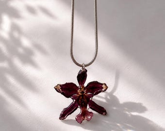 Echte Orchidee Halskette, Burgunder Blumen Anhänger, Gepresste Blume Schmuck, Harz Botanische Halskette, Natur Inspiriertes Geschenk für Sie