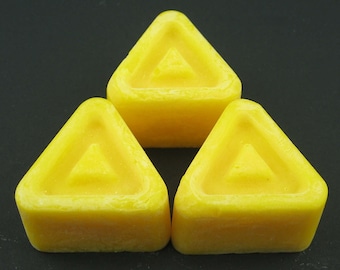 La cera di soia Triforce gialla di Legend of Zelda si scioglie