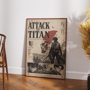 Op de afbeelding: Een ingelijste poster met de tekst "ATTACK ON TITAN" in grote letters. Het kunstwerk bevat illustraties van personages en een titan, met Japanse tekst. De poster heeft een vintage uitstraling, een bruine lijst en een beige achtergrond.