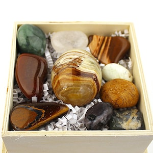 Crystal Set Housewarming Gift - Wedding Gift, Wooden Box, Crystal Starter Kit, Home Decor, Healing Crystals, Gift for Her, Gift For Him