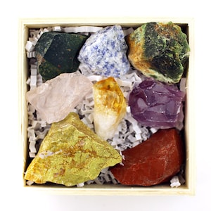 Crystal Set Housewarming Gift - Wedding Gift, Wooden Box, Crystal Starter Kit, Home Decor, Healing Crystals, Gift for Her, Gift For Him