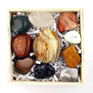 Crystal Set Housewarming Gift - Wedding Gift, Wooden Box, Crystal Starter Kit, Home Decor, Healing Crystals, Gift for Her, Gift For Him
