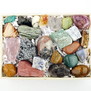 Deluxe Crystal Set In Wood Tray - 24 pc. Gift Set, Crystal Starter Kit, Home Decor, Healing Crystals, Rock Collector Set