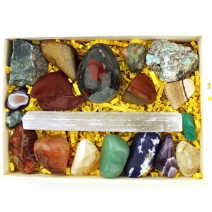 Deluxe Crystal Set In Wood Tray - 19 pc. Gift Set, Crystal Starter Kit, Home Decor, Healing Crystals, Gift for Her