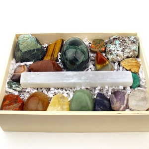 Deluxe Crystal Set In Wood Tray - 19 pc. Gift Set, Crystal Starter Kit, Home Decor, Healing Crystals, Gift for Her