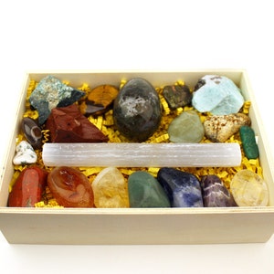 Deluxe Crystal Set In Wood Tray - 19 pc. Gift Set, Crystal Starter Kit, Home Decor, Healing Crystals, Gift for Her