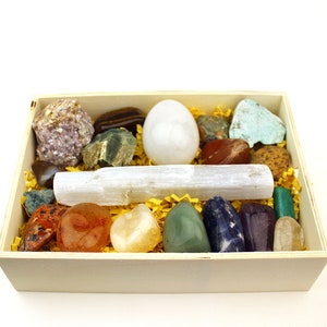 Deluxe Crystal Set In Wood Tray - 19 pc. Gift Set, Crystal Starter Kit, Home Decor, Healing Crystals, Gift for Her