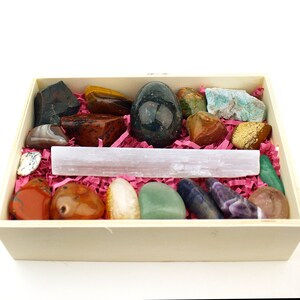 Deluxe Crystal Set In Wood Tray - 19 pc. Gift Set, Crystal Starter Kit, Home Decor, Healing Crystals, Gift for Her