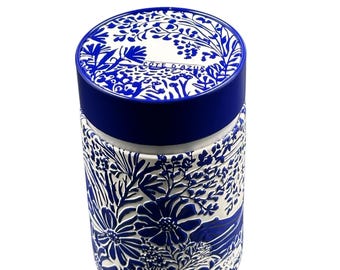 Round Tea Tin “Cote d’Azur” – Metal Tea Canister – 150 g – Multiple Colors