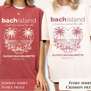 Op de afbeelding: Een karmozijnrood T-shirt en een ivoorkleurig T-shirt, beide voorzien van een grafische print met de tekst "bach island a bride has entered the villa" en "OLIVIA'S BACHELORETTE Miami, FL" boven en onder een hartvormige illustratie van palmbomen en zonsondergang.