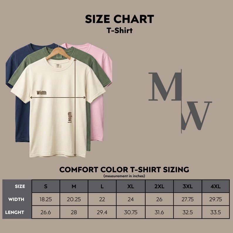 以下が含まれることがあります： Comfort Color Tシャツのサイズチャート。幅と長さをインチで表示。サイズはSから4XLまで。ネイビー、オリーブグリーン、クリーム色の3枚のTシャツが表示され、前面にはクリーム色のシャツがあります。