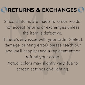 以下が含まれることがあります： ベージュ色のグラフィックで、黒色の「RETURNS & EXCHANGES」というテキストが表示されています。テキストは返品ポリシーを説明しています。商品に欠陥がない限り、返品や交換はできません。損傷や印刷エラーなどの問題については、お問い合わせください。